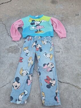 Disney Girls Multicolor Minnie Mouse Sweatshirt & Light Blue Mickey Denim Pants